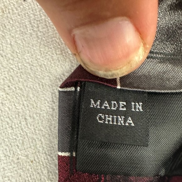 Van Heusen Mens Burgundy Gray Checkered Silk Tie Classic Business Formal Design - Picture 4 of 5